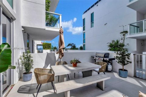 Снять в аренду кондоминиум в Майами, Флорида 2 спальни, 90.39м2, № 2057751 - фото 22