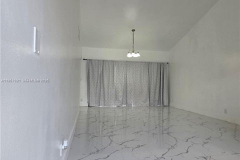 Townhouse in Plantation, Florida 3 bedrooms, 150.87 sq.m. № 2011339 - photo 23