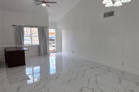 Townhouse in Plantation, Florida 3 bedrooms, 150.87 sq.m. № 2011339 - photo 28