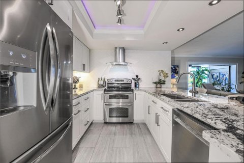 Condo in Sarasota, Florida, 2 bedrooms  № 1754770 - photo 5