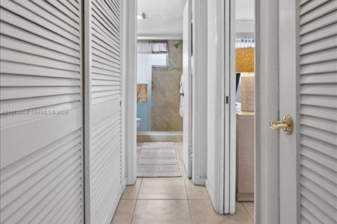 Condominio en venta en Hallandale Beach, Florida, 1 dormitorio, 61.32 m2 № 2033691 - foto 11