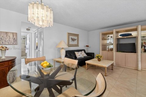 Condominio en venta en Hallandale Beach, Florida, 1 dormitorio, 61.32 m2 № 2033691 - foto 8