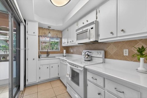 Condominio en venta en Hallandale Beach, Florida, 1 dormitorio, 61.32 m2 № 2033691 - foto 10