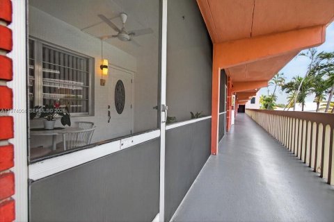 Condominio en venta en Hallandale Beach, Florida, 1 dormitorio, 61.32 m2 № 2033691 - foto 6