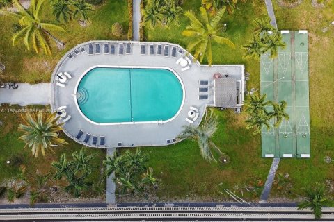 Condominio en venta en Hallandale Beach, Florida, 1 dormitorio, 61.32 m2 № 2033691 - foto 17