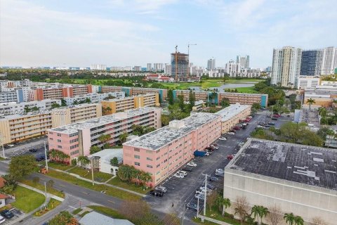 Condominio en venta en Hallandale Beach, Florida, 1 dormitorio, 61.32 m2 № 2033691 - foto 18