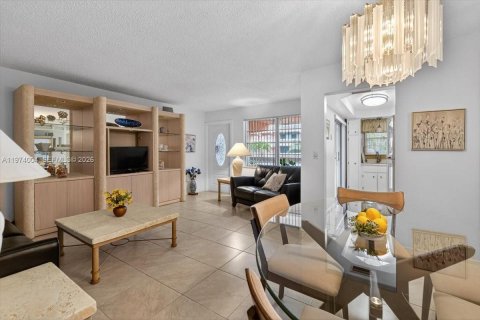 Condominio en venta en Hallandale Beach, Florida, 1 dormitorio, 61.32 m2 № 2033691 - foto 7