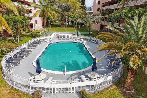 Condominio en venta en Hallandale Beach, Florida, 1 dormitorio, 61.32 m2 № 2033691 - foto 15