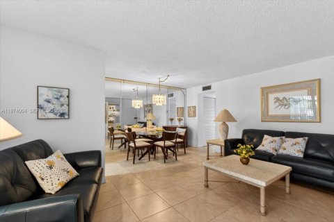 Condominio en venta en Hallandale Beach, Florida, 1 dormitorio, 61.32 m2 № 2033691 - foto 9