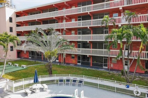 Condominio en Hallandale Beach, Florida, 1 dormitorio  № 2033691