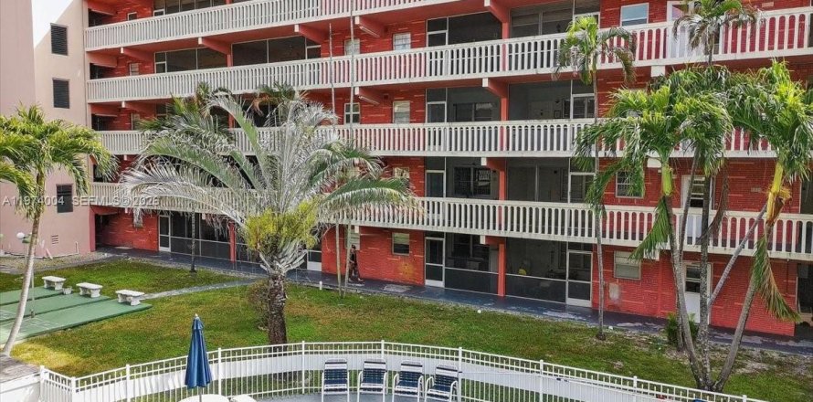 Condominio en Hallandale Beach, Florida, 1 dormitorio № 2033691
