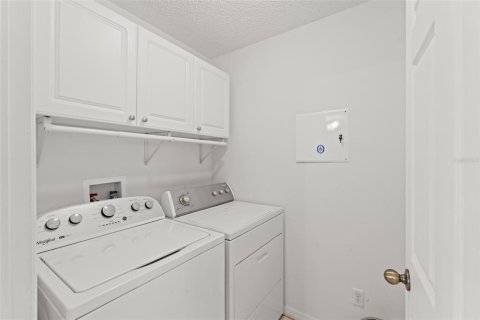 House in Orlando, Florida 3 bedrooms, 156.45 sq.m. № 1841771 - photo 25