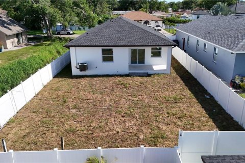 House in Tampa, Florida 3 bedrooms, 145.21 sq.m. № 1770171 - photo 3