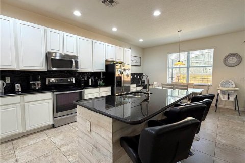 Adosado en venta en Kissimmee, Florida, 4 dormitorios, 177.16 m2 № 2101699 - foto 11