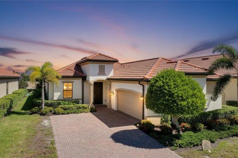 House in Venice, Florida 2 bedrooms, 172.61 sq.m. № 2103359