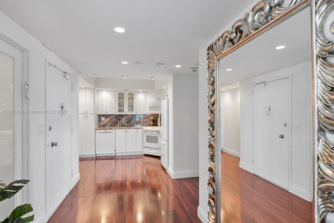 Condo in Sunny Isles Beach, Florida, 2 bedrooms  № 1953577 - photo 23