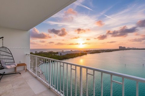 Condo in Sunny Isles Beach, Florida, 2 bedrooms  № 1953577 - photo 1