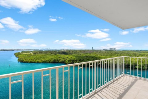 Condo in Sunny Isles Beach, Florida, 2 bedrooms  № 1953577 - photo 12