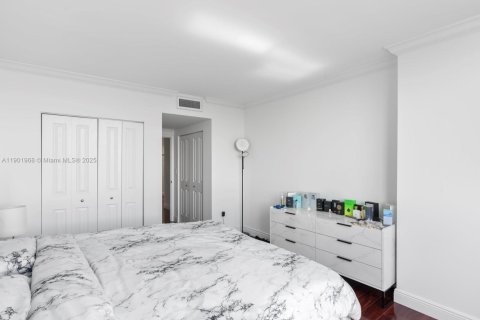 Condo in Sunny Isles Beach, Florida, 2 bedrooms  № 1953577 - photo 30