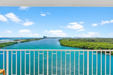 Condo in Sunny Isles Beach, Florida, 2 bedrooms  № 1953577 - photo 11