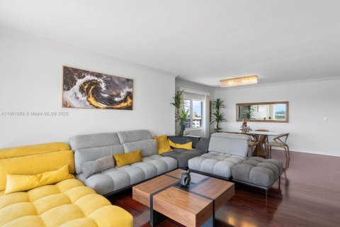 Condo in Sunny Isles Beach, Florida, 2 bedrooms  № 1953577 - photo 18