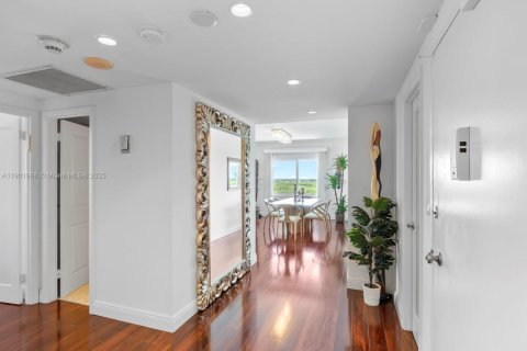 Condo in Sunny Isles Beach, Florida, 2 bedrooms  № 1953577 - photo 2