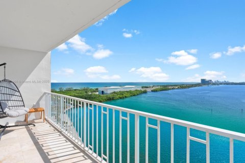 Condo in Sunny Isles Beach, Florida, 2 bedrooms  № 1953577 - photo 10