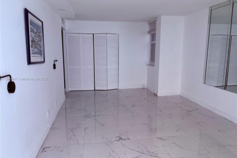 Condominio en alquiler en Hallandale Beach, Florida, 2 dormitorios, 136.19 m2 № 1929393 - foto 19