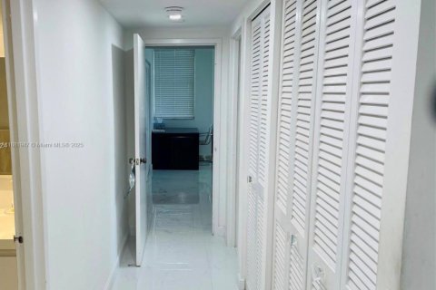 Condominio en alquiler en Hallandale Beach, Florida, 2 dormitorios, 136.19 m2 № 1929393 - foto 8