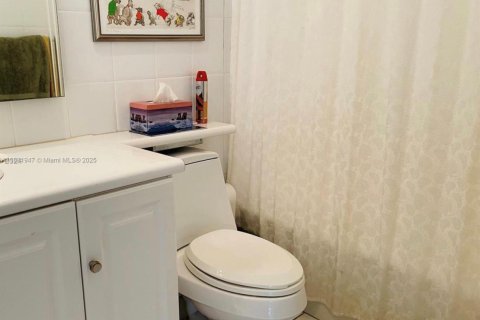 Condominio en alquiler en Hallandale Beach, Florida, 2 dormitorios, 136.19 m2 № 1929393 - foto 13