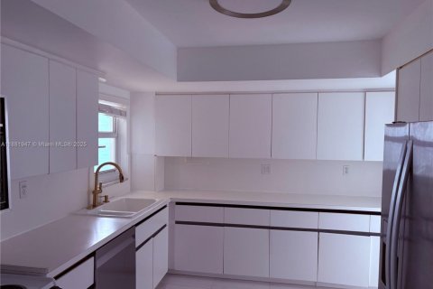 Condominio en alquiler en Hallandale Beach, Florida, 2 dormitorios, 136.19 m2 № 1929393 - foto 17