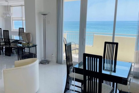 Condominio en alquiler en Hallandale Beach, Florida, 2 dormitorios, 136.19 m2 № 1929393 - foto 5