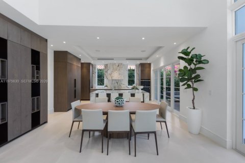 Villa ou maison à vendre à Coral Gables, Floride: 5 chambres, 345.22 m2 № 2042746 - photo 13