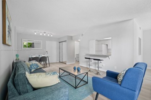Copropriété à vendre à Sunny Isles Beach, Floride: 1 chambre, 67.35 m2 № 1952510 - photo 2