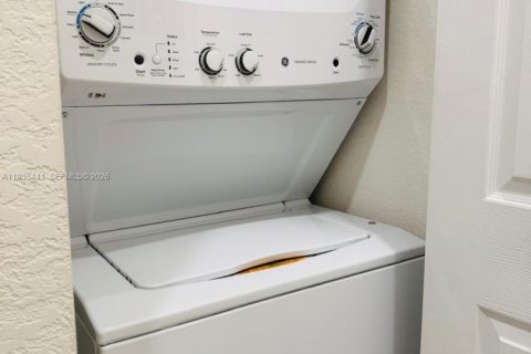 Купить таунхаус в Хайалиа Гарденс, Флорида 3 спальни, 123.75м2, № 1994271 - фото 13