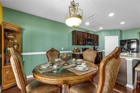 House in Davenport, Florida 5 bedrooms, 250.46 sq.m. № 1349885 - photo 11