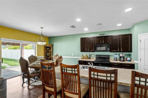 House in Davenport, Florida 5 bedrooms, 250.46 sq.m. № 1349885 - photo 24