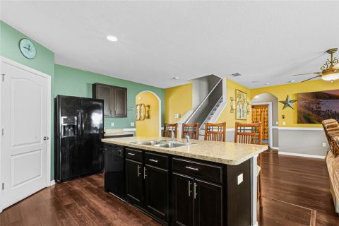 House in Davenport, Florida 5 bedrooms, 250.46 sq.m. № 1349885 - photo 12