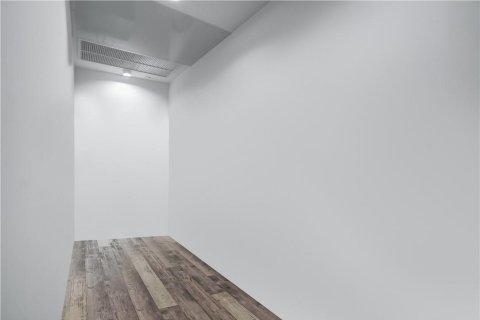 Commercial property in Miami Beach, Florida № 2420704 - photo 20