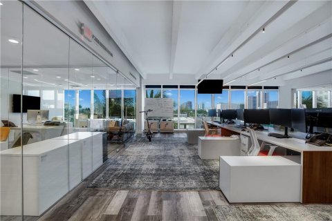 Commercial property in Miami Beach, Florida № 2420704 - photo 4