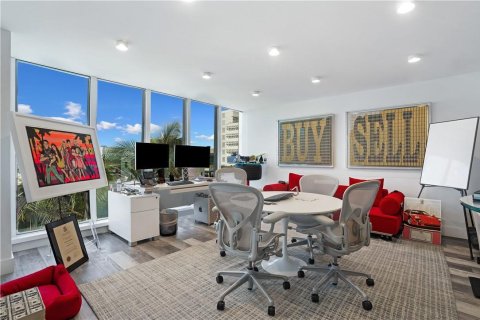 Commercial property in Miami Beach, Florida № 2420704 - photo 15