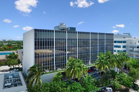 Commercial property in Miami Beach, Florida № 2420704
