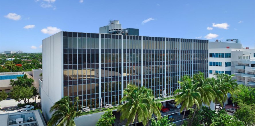 Commercial property in Miami Beach, Florida № 2420704