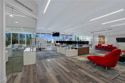 Commercial property in Miami Beach, Florida № 2420704 - photo 3