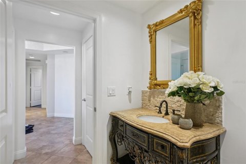 Condo in Tampa, Florida, 3 bedrooms  № 2202533 - photo 23