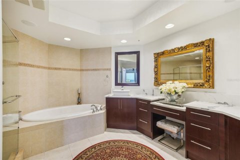 Condo in Tampa, Florida, 3 bedrooms  № 2202533 - photo 20