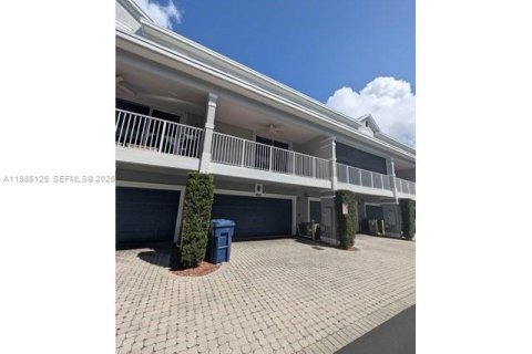 Townhouse in Wilton Manors, Florida 3 bedrooms, 156.63 sq.m. № 2047990 - photo 2