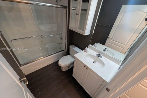 Townhouse in Wilton Manors, Florida 3 bedrooms, 156.63 sq.m. № 2047990 - photo 12