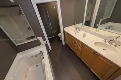 Townhouse in Wilton Manors, Florida 3 bedrooms, 156.63 sq.m. № 2047990 - photo 10