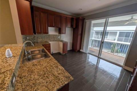 Townhouse in Wilton Manors, Florida 3 bedrooms, 156.63 sq.m. № 2047990 - photo 3